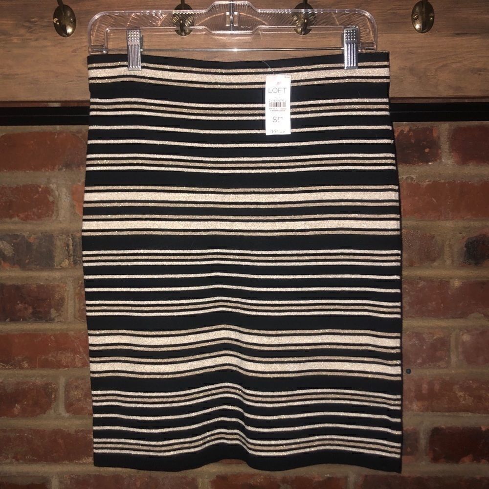 NWT
LOFT Black & Shimmery Gold Stripe Skirt - Sz SP